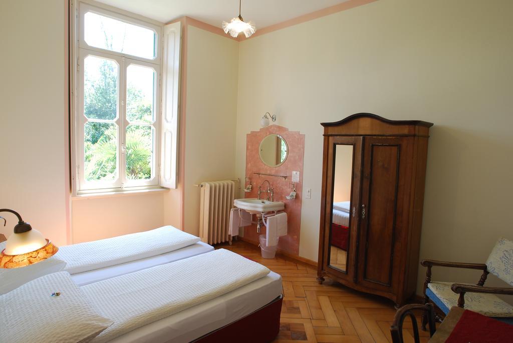 Camera Doppia con Letti Singoli e Bagno in Comune